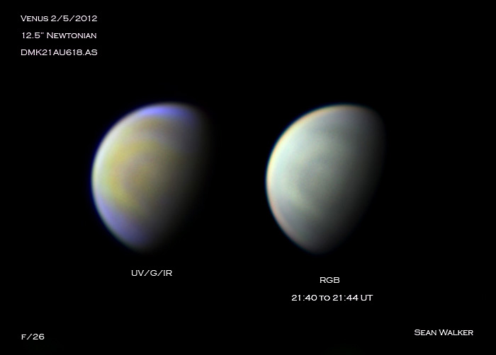 Zwei Bilder der Venus entstanden in zwei Farbräumen. Links sind die Pole violett, die Planetenmitte gelb, rechts ist die ganze Venus eher grünlich. Wolkenstrukturen sind erkennbar.