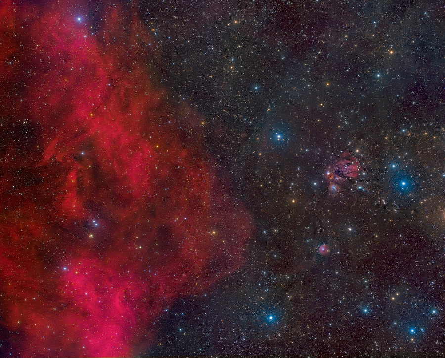Links im Bild ist ein riesiger roter Nebel, er ist Teil der Barnardschleife. Rechts daneben ist NGC 2170, ein kleiner, rötlich leuchtender Nebel mit dunklen Markierungen.