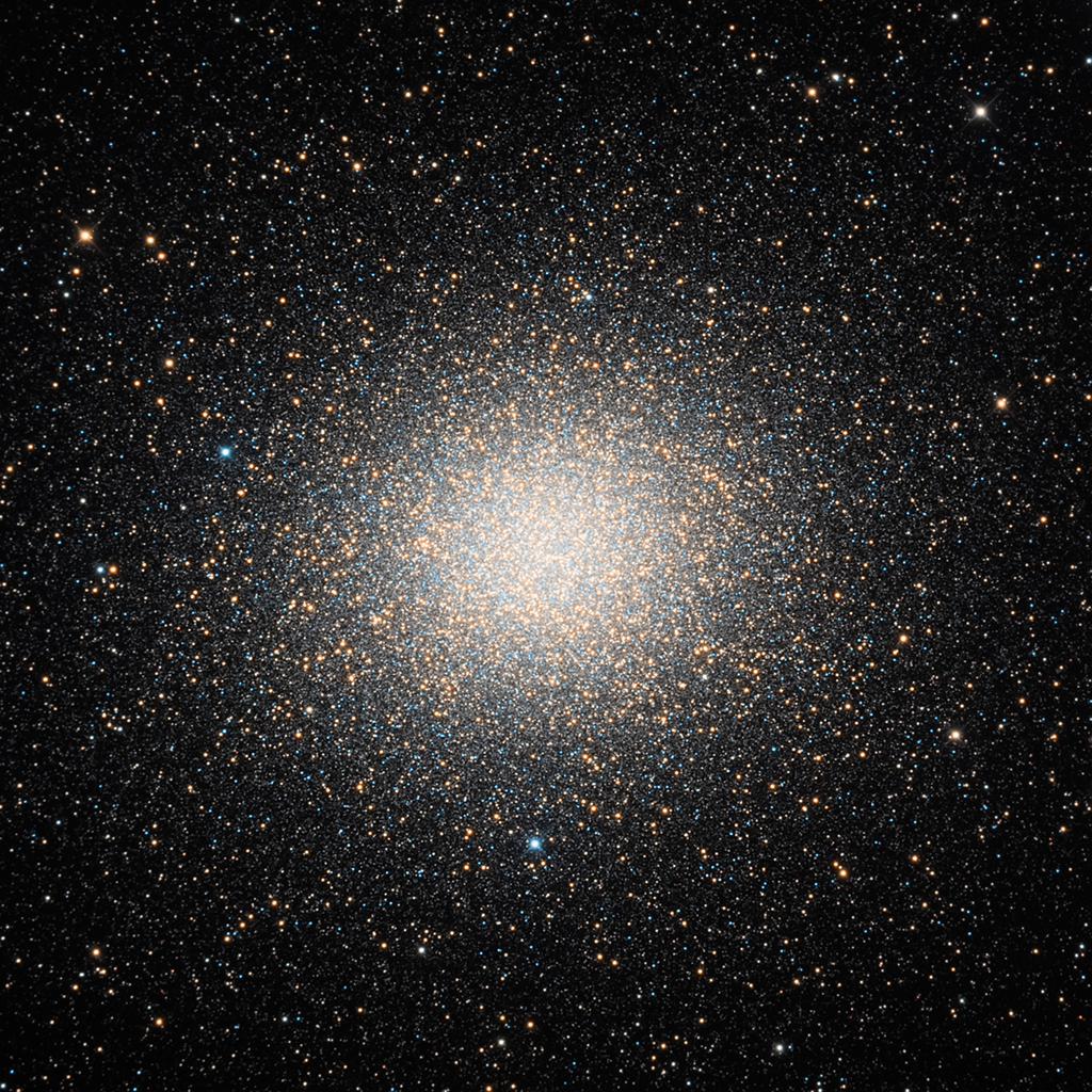 Der Kugelsternhaufen Omega Centauri füllt das Bild. In der Mitte ist sein Zentrum. Es enthält so viele Sterne, dass man sie nicht alle einzeln erkennen kann.